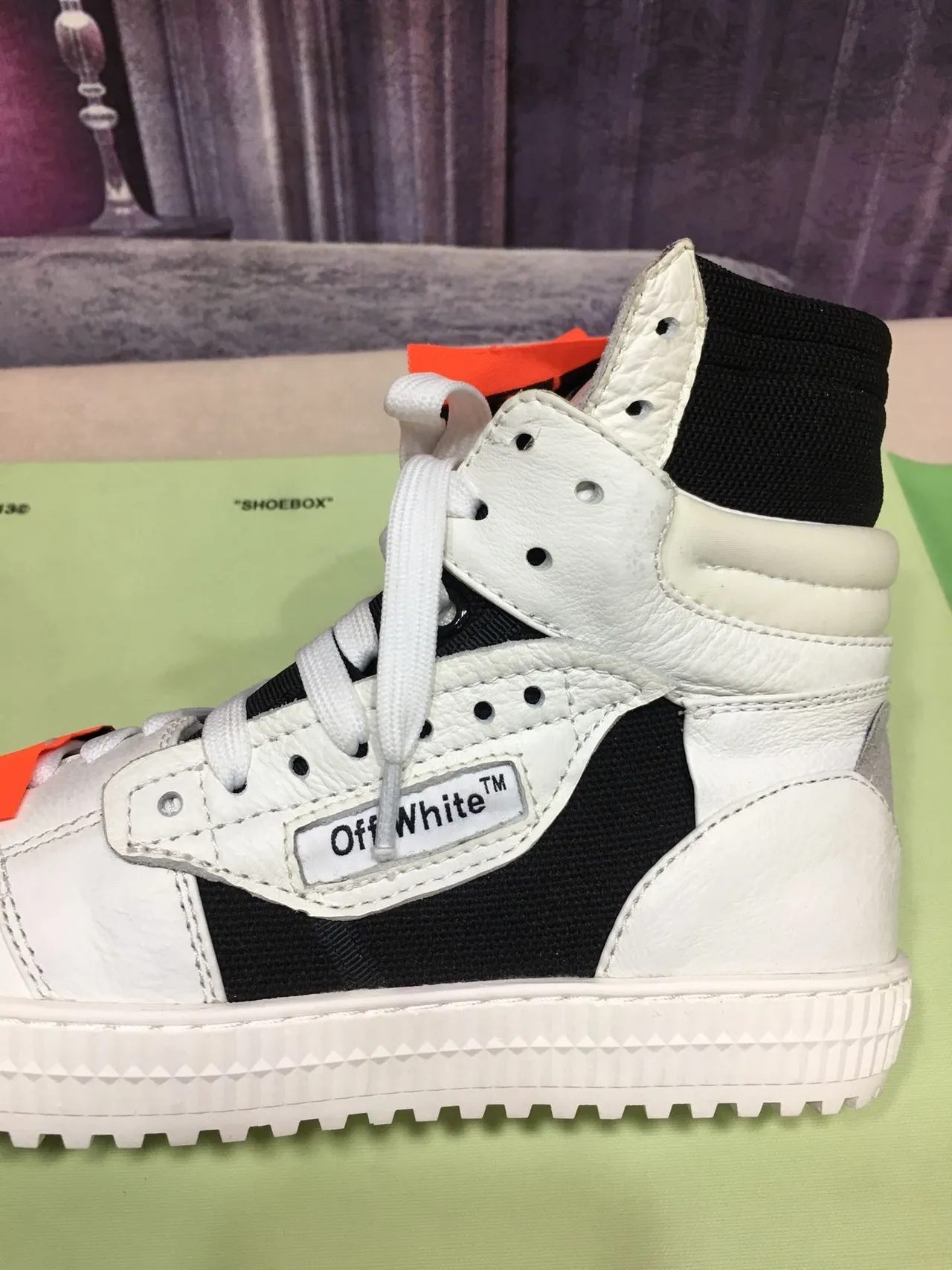 Off-White Sneakers Lifestyle Noir à Empeigne Haute Détails Industriels 4