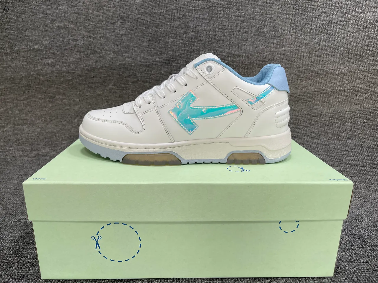 Off-White चलने के लिए सफेद और हल्का नीला लाइफस्टाइल स्नीकर 4