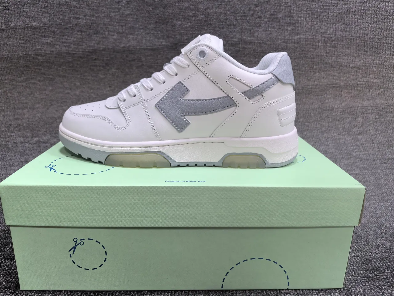 Off-White चलने के लिए सफेद और हल्का नीला लाइफस्टाइल स्नीकर 5