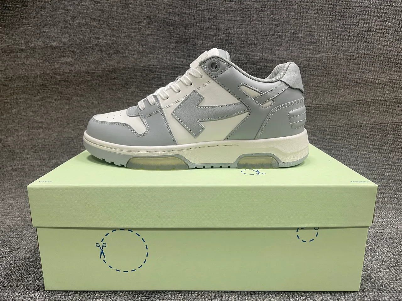 Off-White चलने के लिए सफेद और हल्का नीला लाइफस्टाइल स्नीकर 8