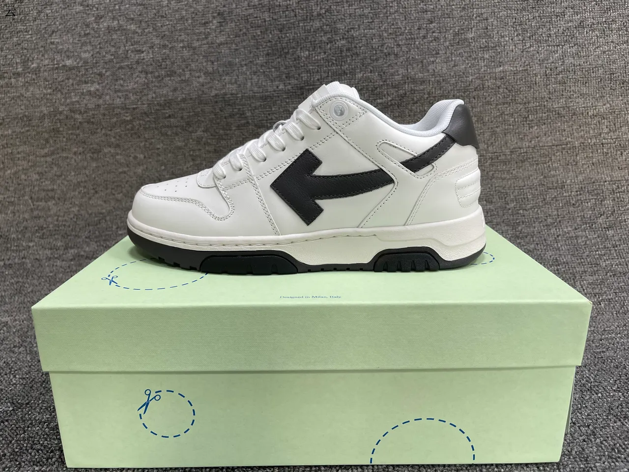Off-White चलने के लिए सफेद और हल्का नीला लाइफस्टाइल स्नीकर 10
