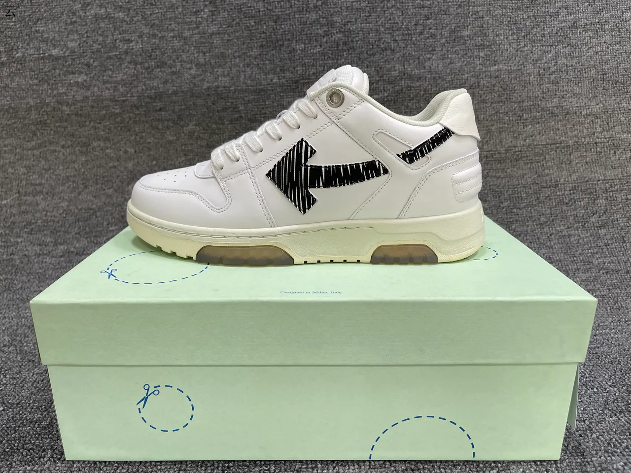 Off-White चलने के लिए सफेद और हल्का नीला लाइफस्टाइल स्नीकर 11