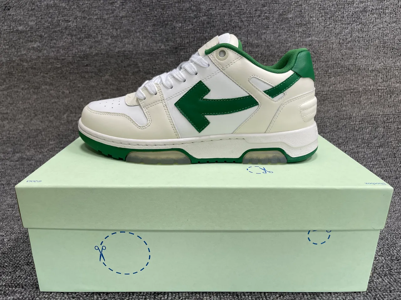 Off-White चलने के लिए सफेद और हल्का नीला लाइफस्टाइल स्नीकर 13