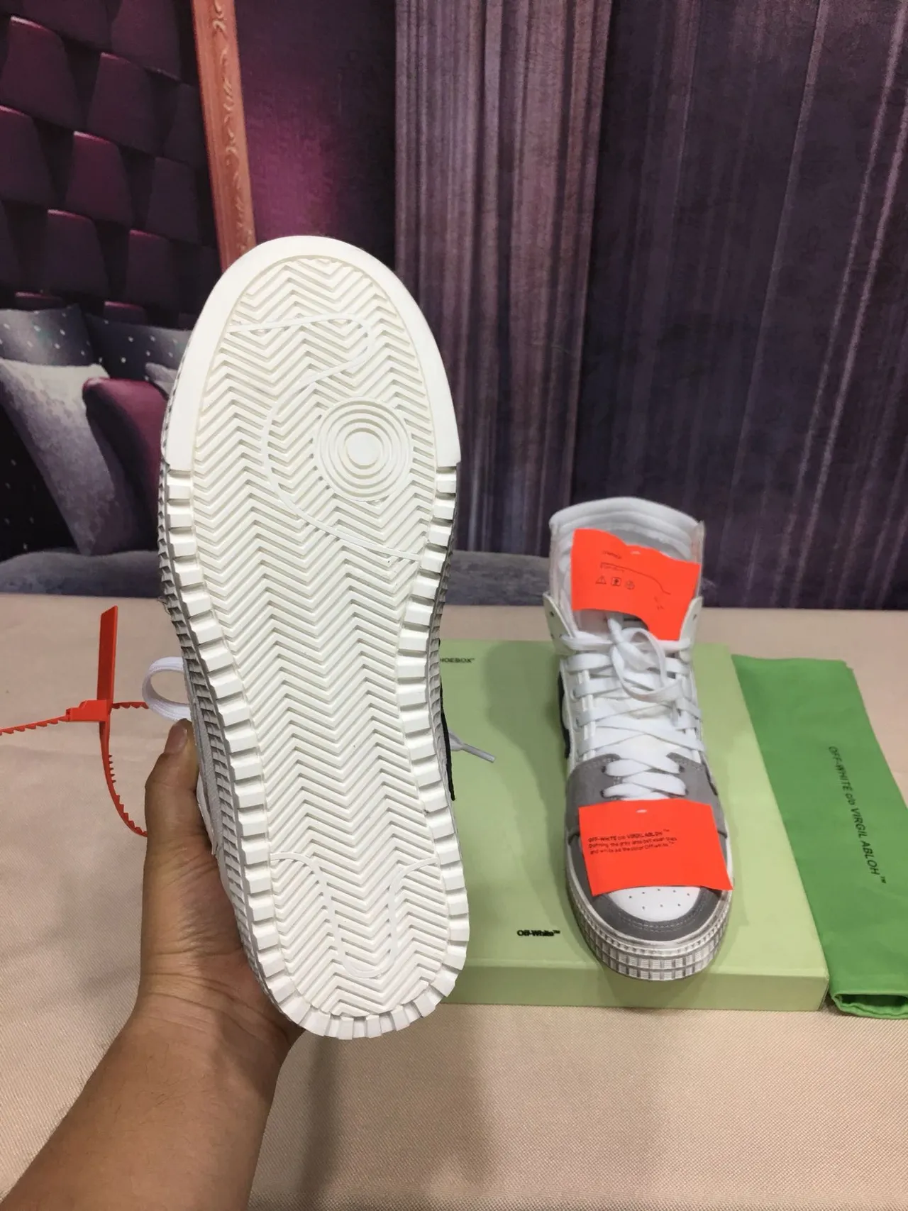 Off-White 灰色高帮全息面板生活方式运动鞋 2