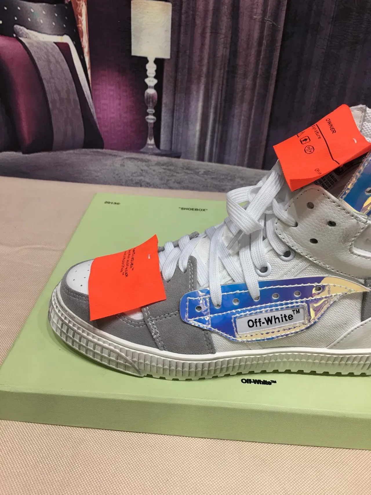 Off-White 灰色高帮全息面板生活方式运动鞋 5