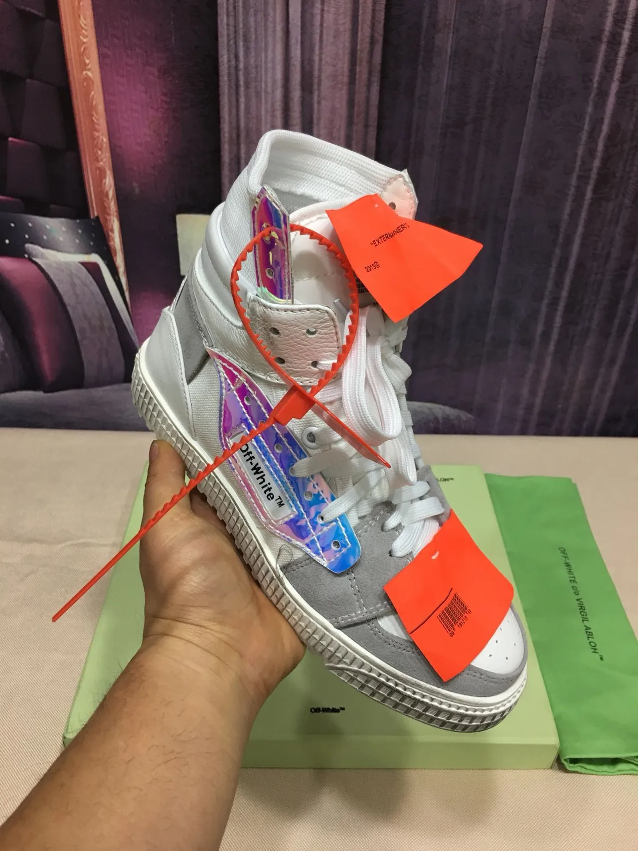 Off-White 灰色高帮全息面板生活方式运动鞋 8