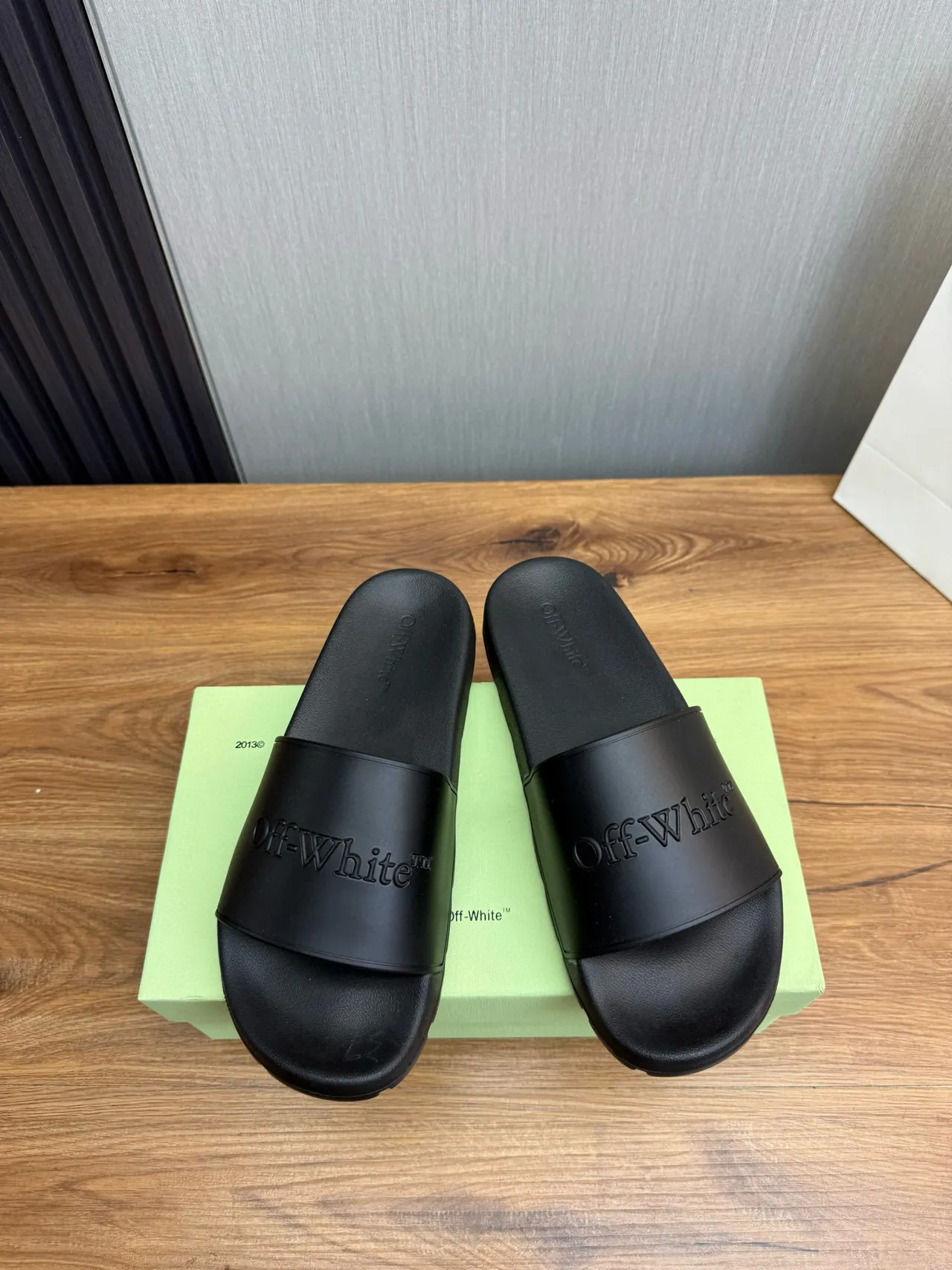 Off-White Slide zapatilla negra de goma moldeada 2