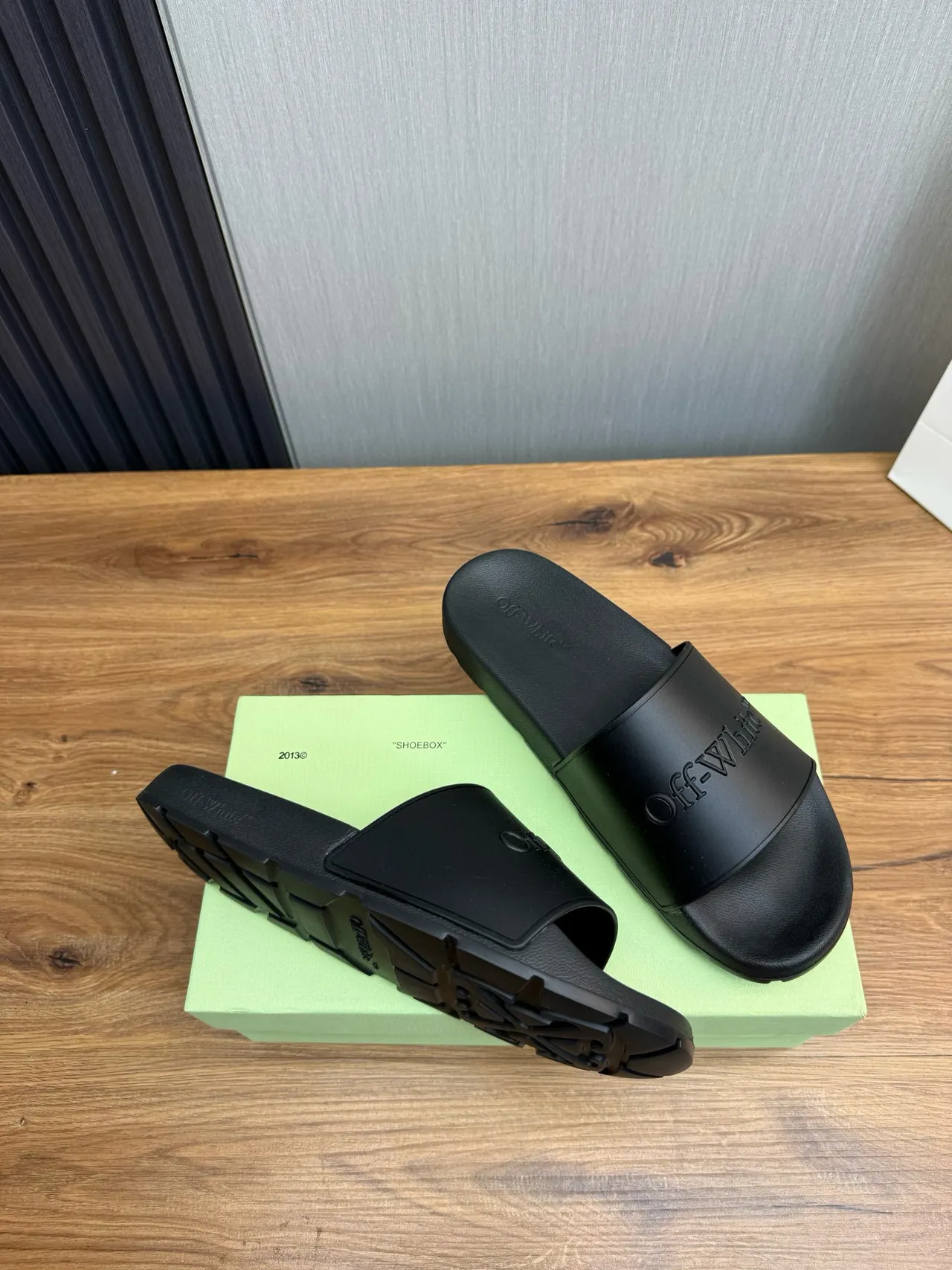Off-White Slide zapatilla negra de goma moldeada 5