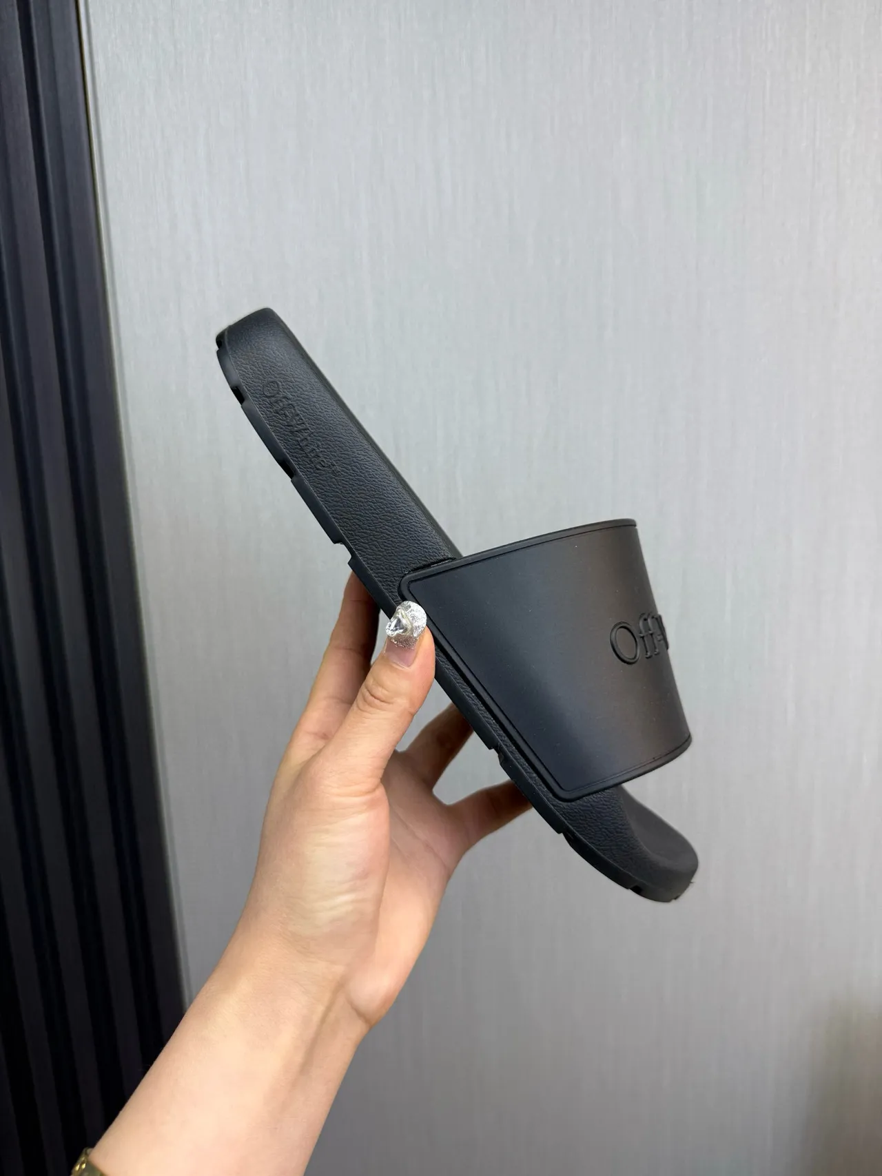 Off-White Slide zapatilla negra de goma moldeada 6