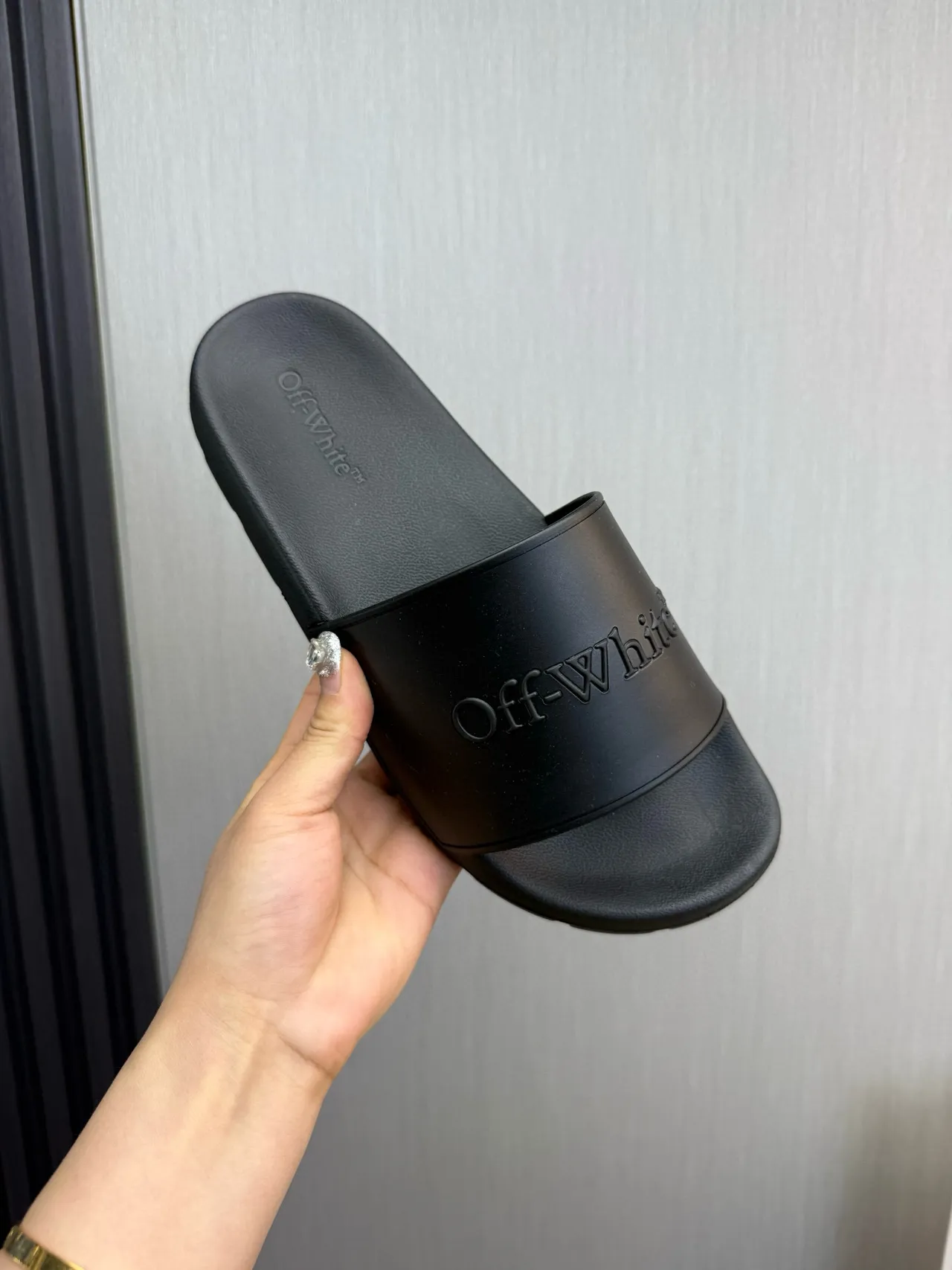Off-White Slide zapatilla negra de goma moldeada 7