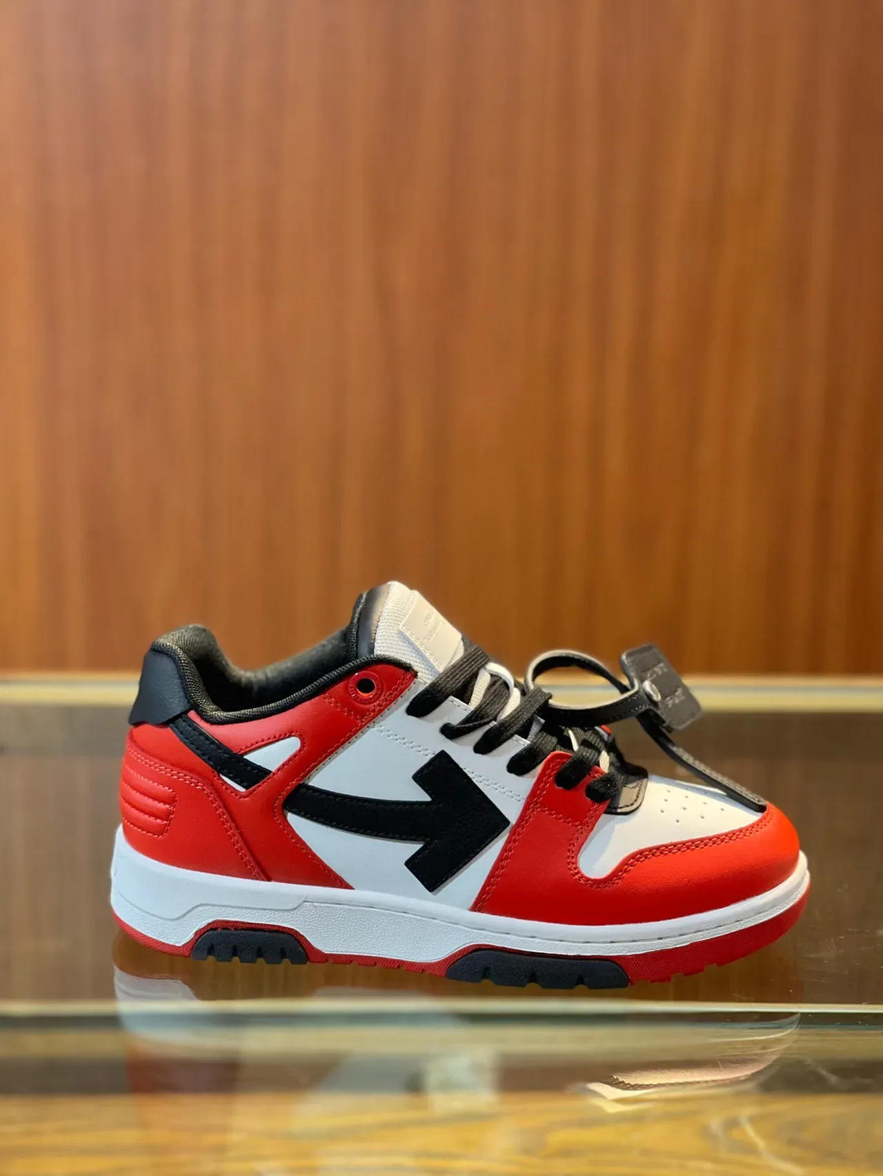 Off-White The Ten লাল ইন্ডাস্ট্রিয়াল-ইনস্পায়ার্ড অ্যারো লোগো সাইড প্যানেল লাইফস্টাইল স্নিকার 2
