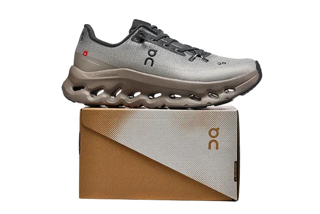 On Cloudmonster Gris métallique et taupe chaussures de course 2