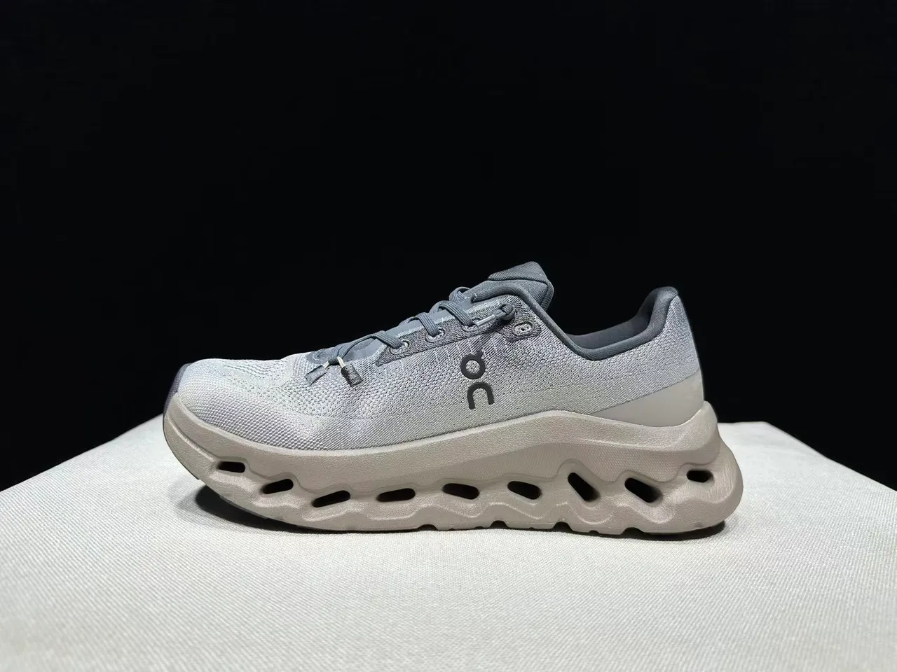 On Cloudmonster Gris métallique et taupe chaussures de course 7