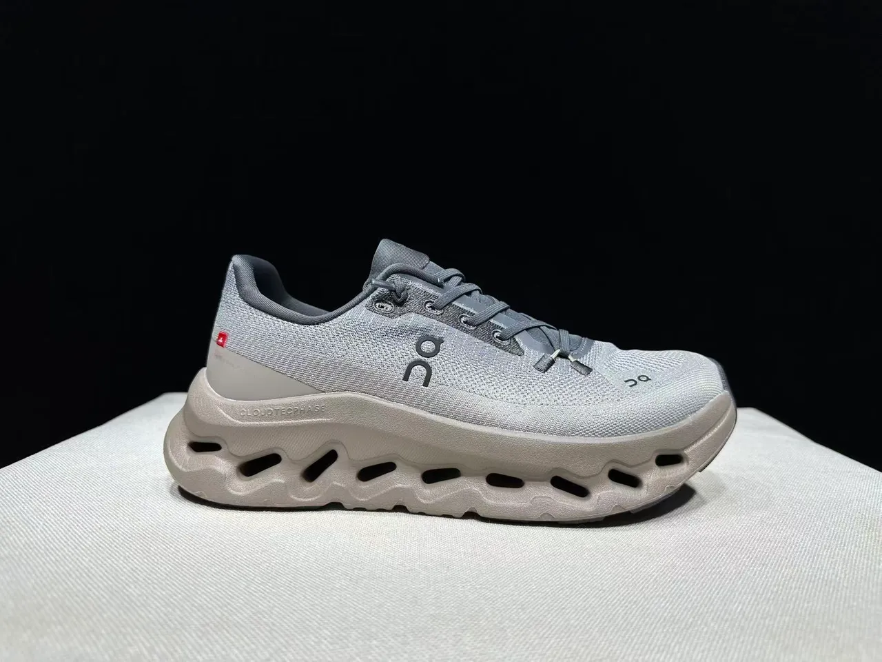 On Cloudmonster Gris métallique et taupe chaussures de course 8