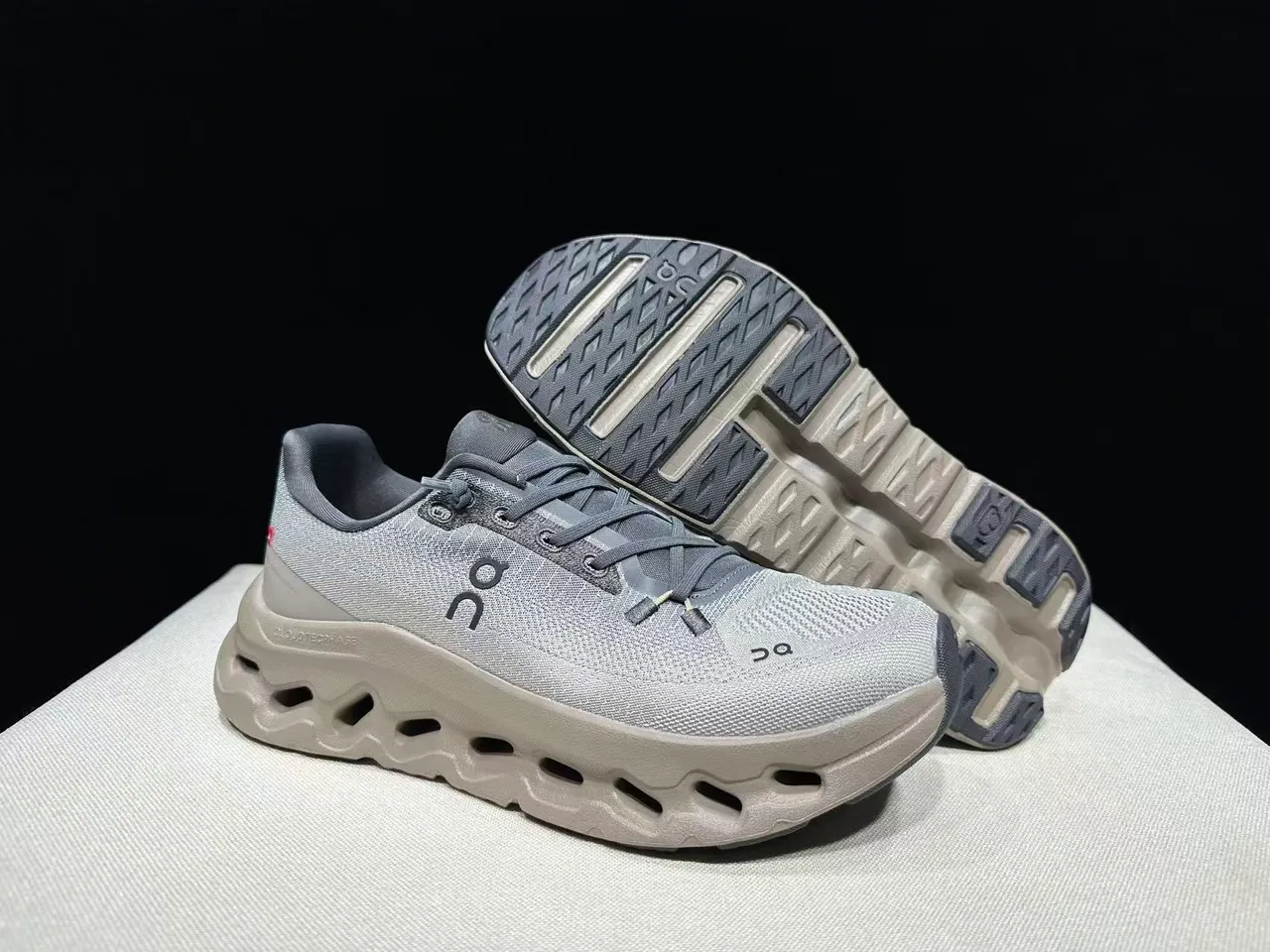 On Cloudmonster Gris métallique et taupe chaussures de course 10