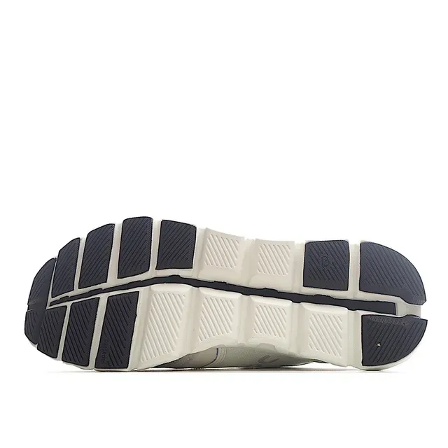 On Cloudmonster Off-White et Navy Chaussures de running 9