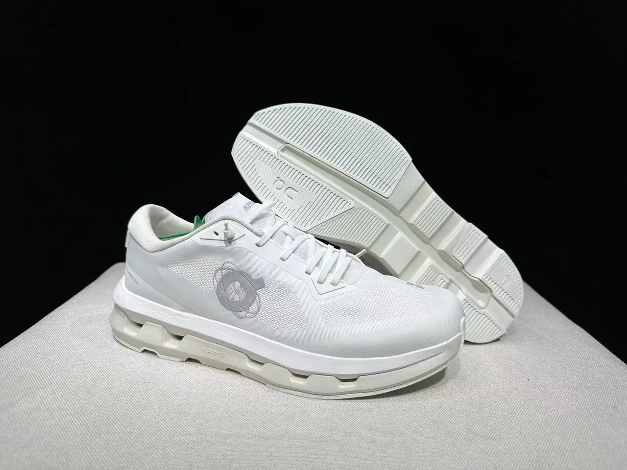 On Cloudmonster 白色跑鞋 11