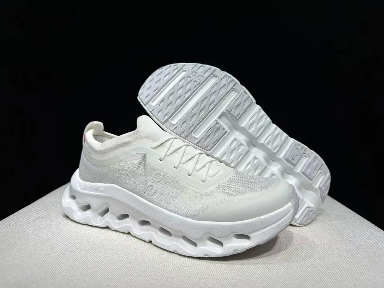 On Zapatillas Chunky Blancas Monocromáticas con Upper de Tejido 5