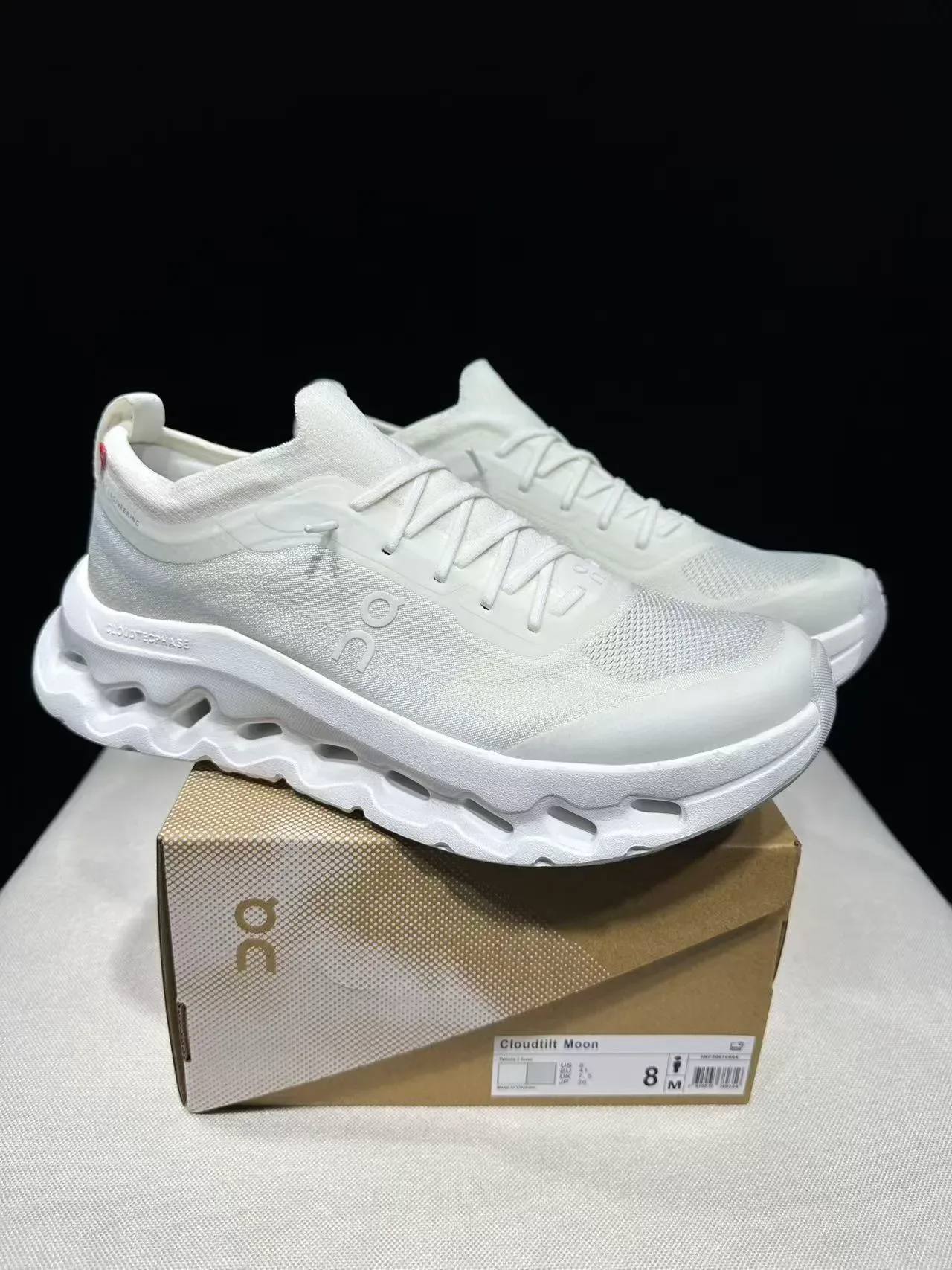 On Zapatillas Chunky Blancas Monocromáticas con Upper de Tejido 8