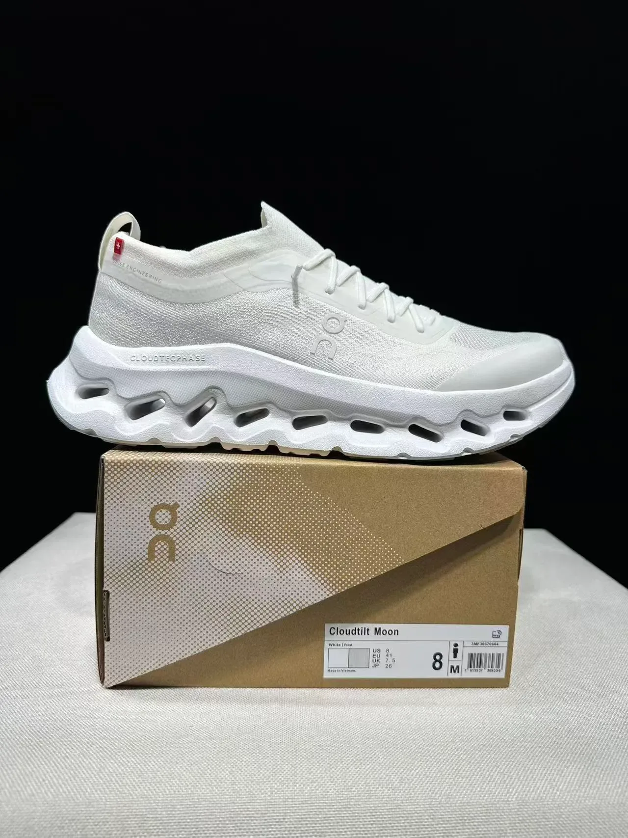 On Zapatillas Chunky Blancas Monocromáticas con Upper de Tejido 9