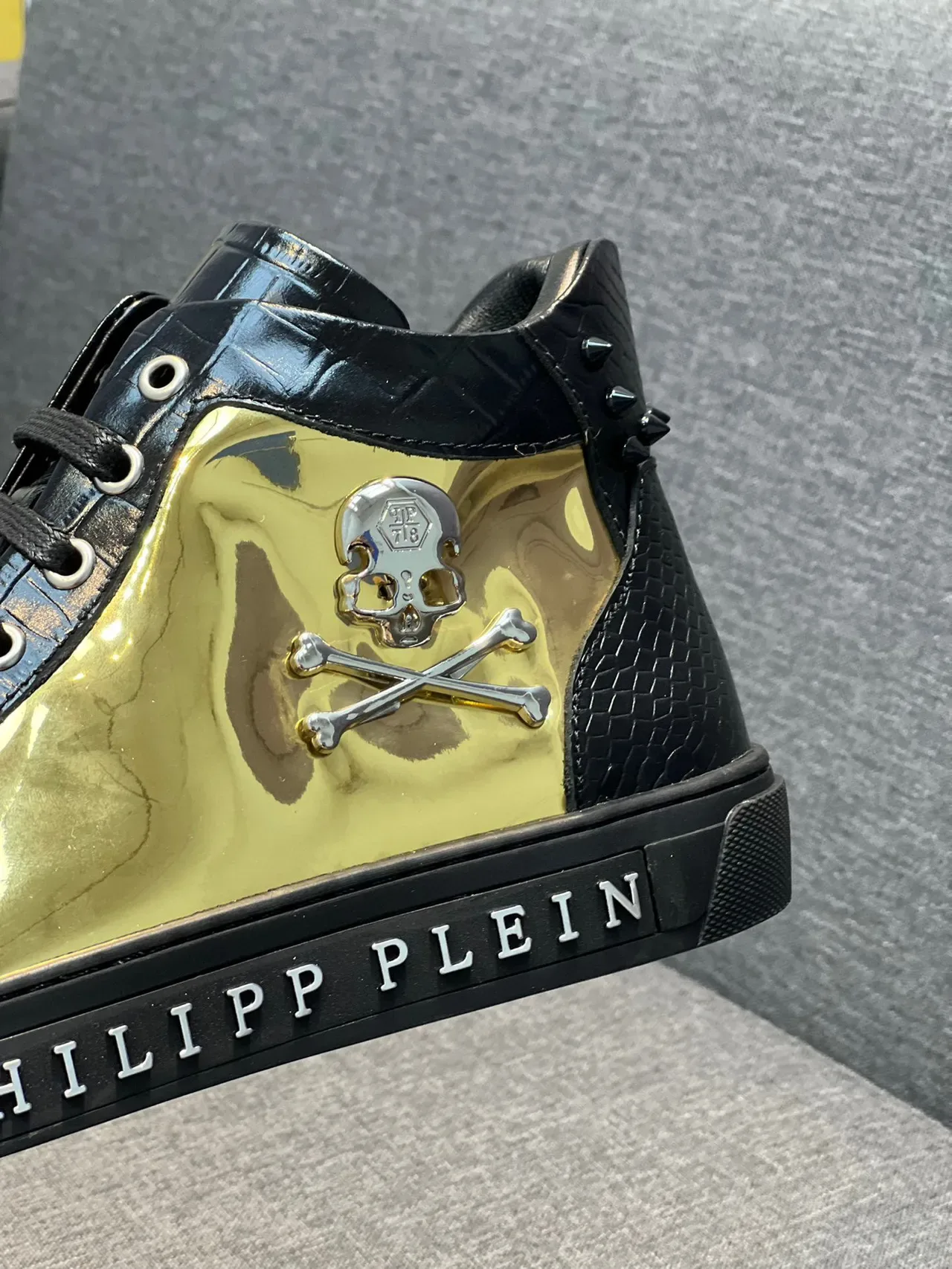 Philipp Plein কালো সোনার উচ্চ-টপ ক্রকোডাইল-এমবসড চামড়ার লাইফস্টাইল স্নিকার্স 9