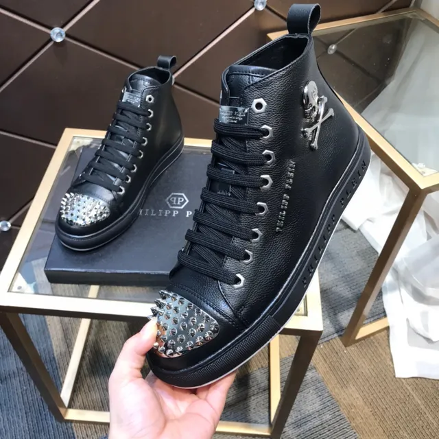 Philipp Plein Skull Tênis lifestyle alto preto prateado com rebites no dedo 2