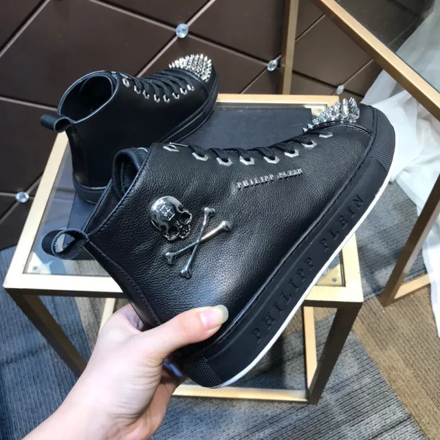 Philipp Plein Skull Tênis lifestyle alto preto prateado com rebites no dedo 4