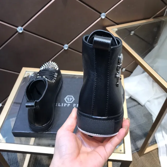 Philipp Plein Skull Tênis lifestyle alto preto prateado com rebites no dedo 5