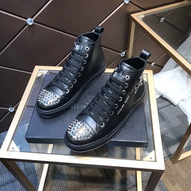 Philipp Plein Skull Tênis lifestyle alto preto prateado com rebites no dedo 8