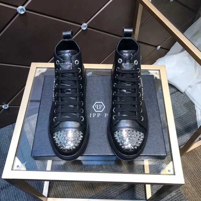 Philipp Plein Skull Tênis lifestyle alto preto prateado com rebites no dedo 9