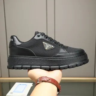 Prada কালো প্ল্যাটফর্ম সোল মিশ্রিত মেশ এবং চামড়া আপার চাঙ্কি স্নিকার্স