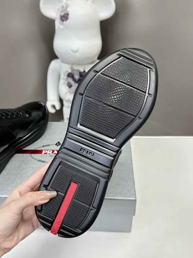 Prada Sneakers Lifestyle Noir Rouge Patent Glossy Embout de Doigt Maille Haut 9