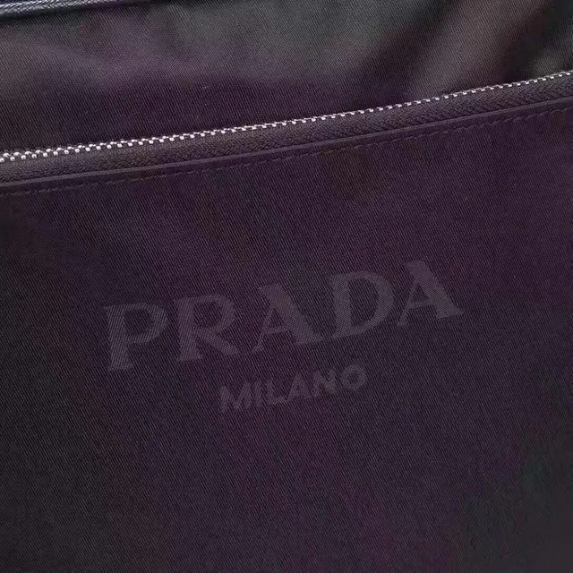 Prada Noir Structuré Rectangulaire Silhouette Nylon Construction Sac Messager 5