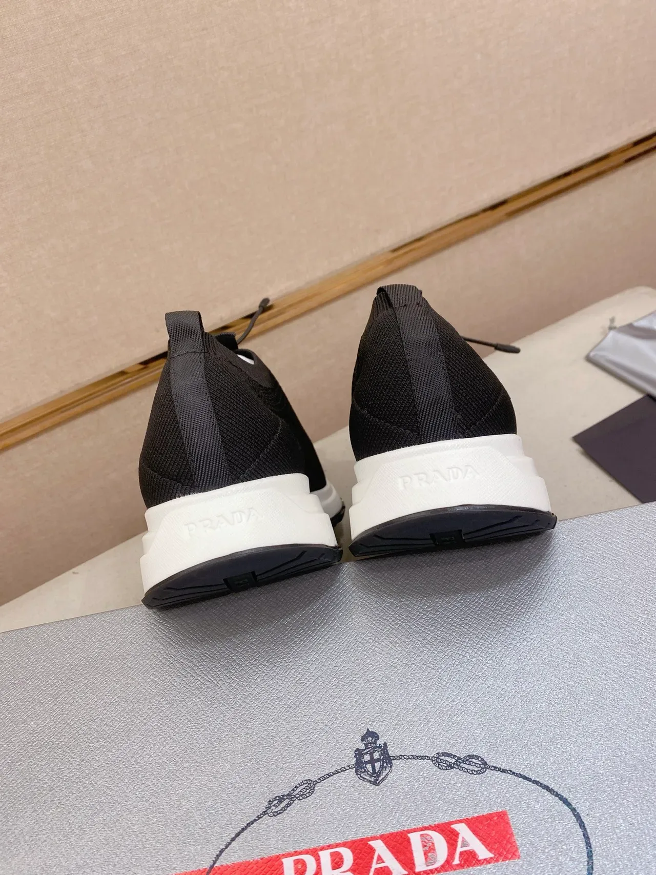 Prada Chaussures Lifestyle Noir Blanc Tricot Ajusté Chaussure Dessus Cordons à Tirant 8