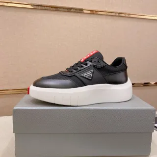 Prada Cloudbust काले और सफेद प्लेटफॉर्म लाइफस्टाइल स्नीकर