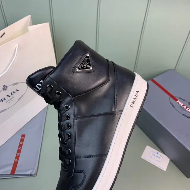 Prada Cloudbust Zapatillas lifestyle de cuero negro de caña alta 3