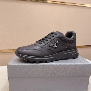 Prada Cloudbust काली कणिकाए चमड़ा लाइफस्टाइल स्नीकर