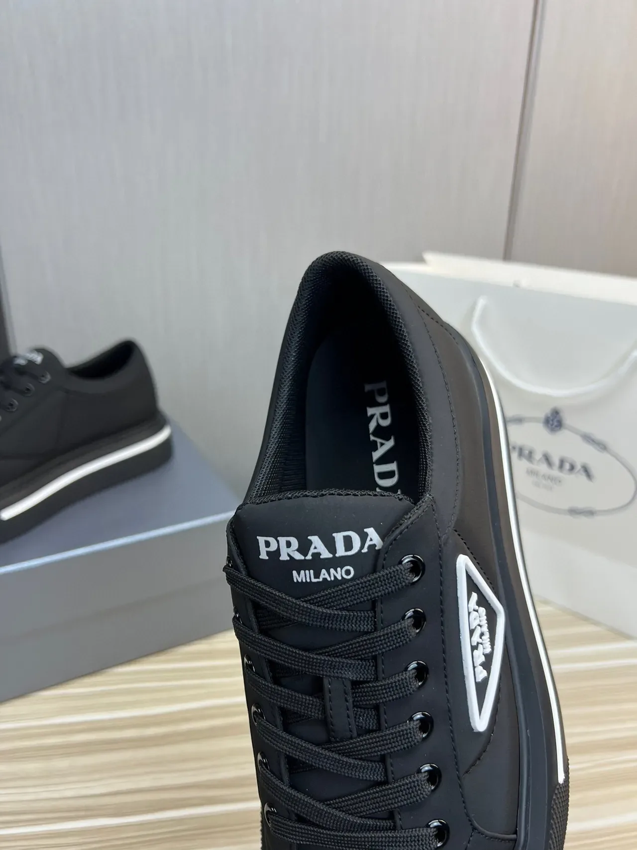 Prada Cloudbust سنيكرز أسود منصة نمط حياة 5