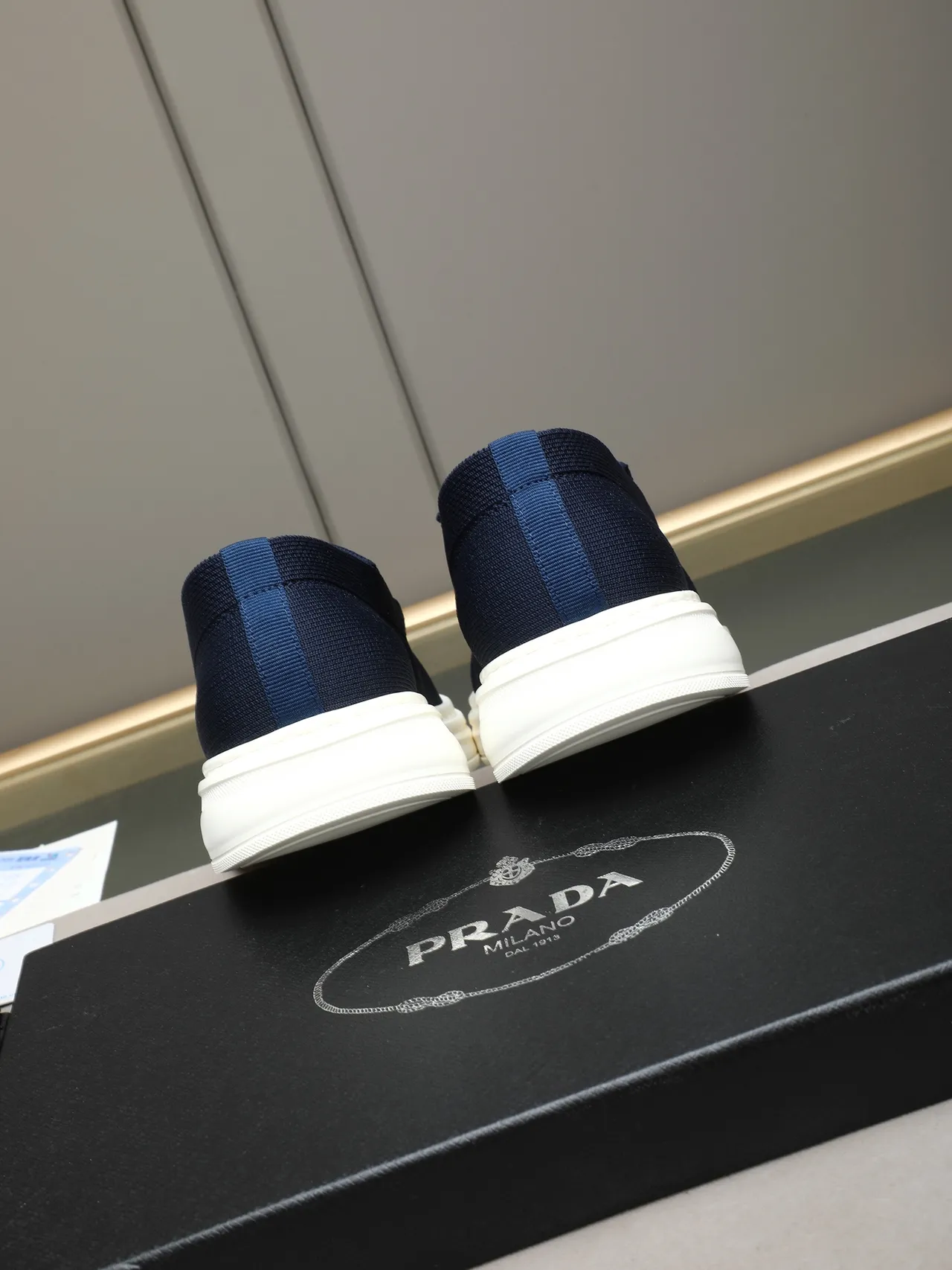 Prada Cloudbust Mocasín Navy Beige Upper en Knit Slip-On Construcción 3