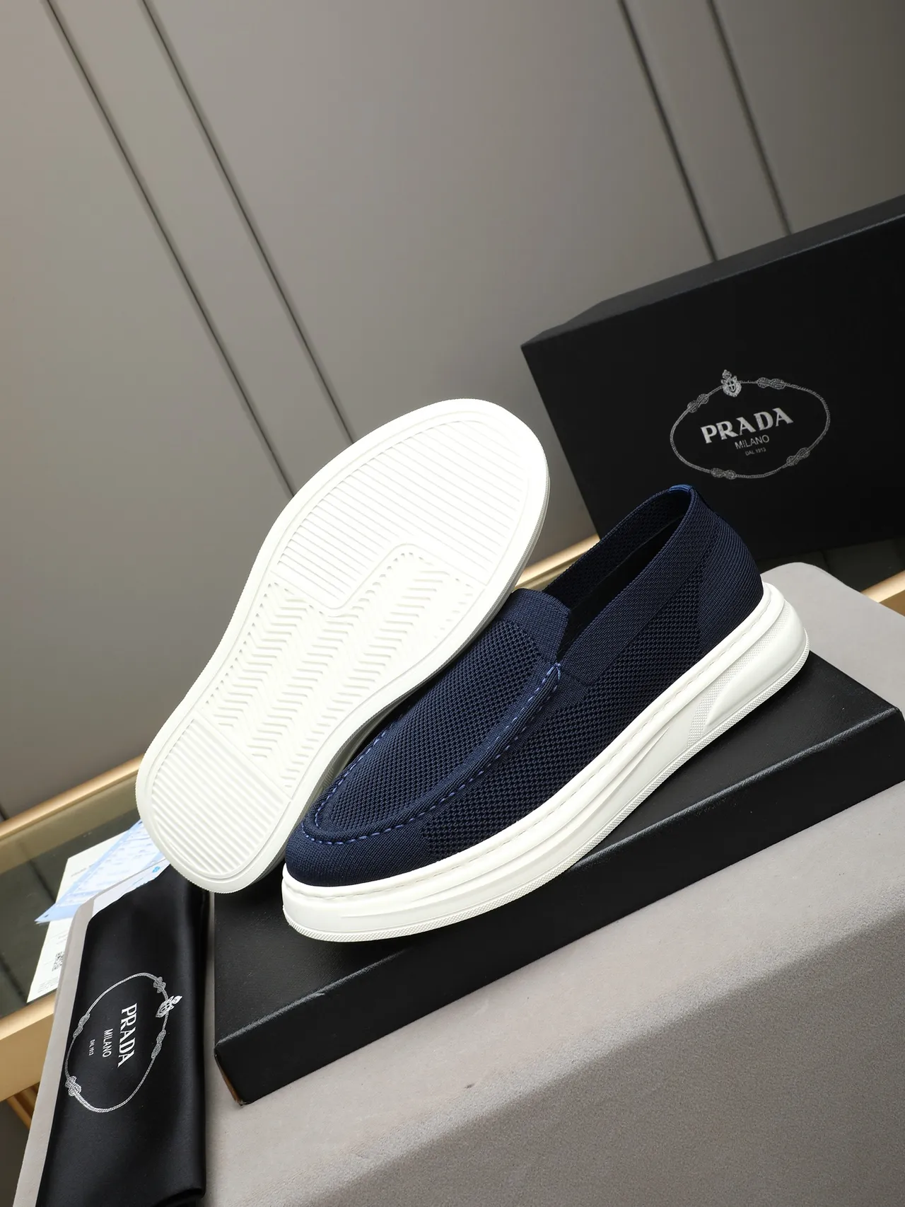 Prada Cloudbust Mocasín Navy Beige Upper en Knit Slip-On Construcción 4