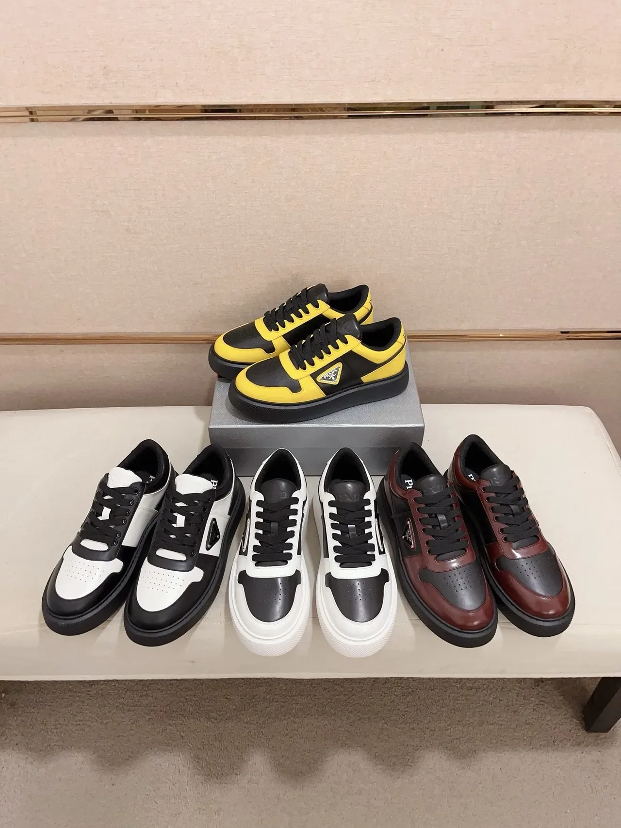 Prada Cloudbust 两色黑白生活方式运动鞋 2