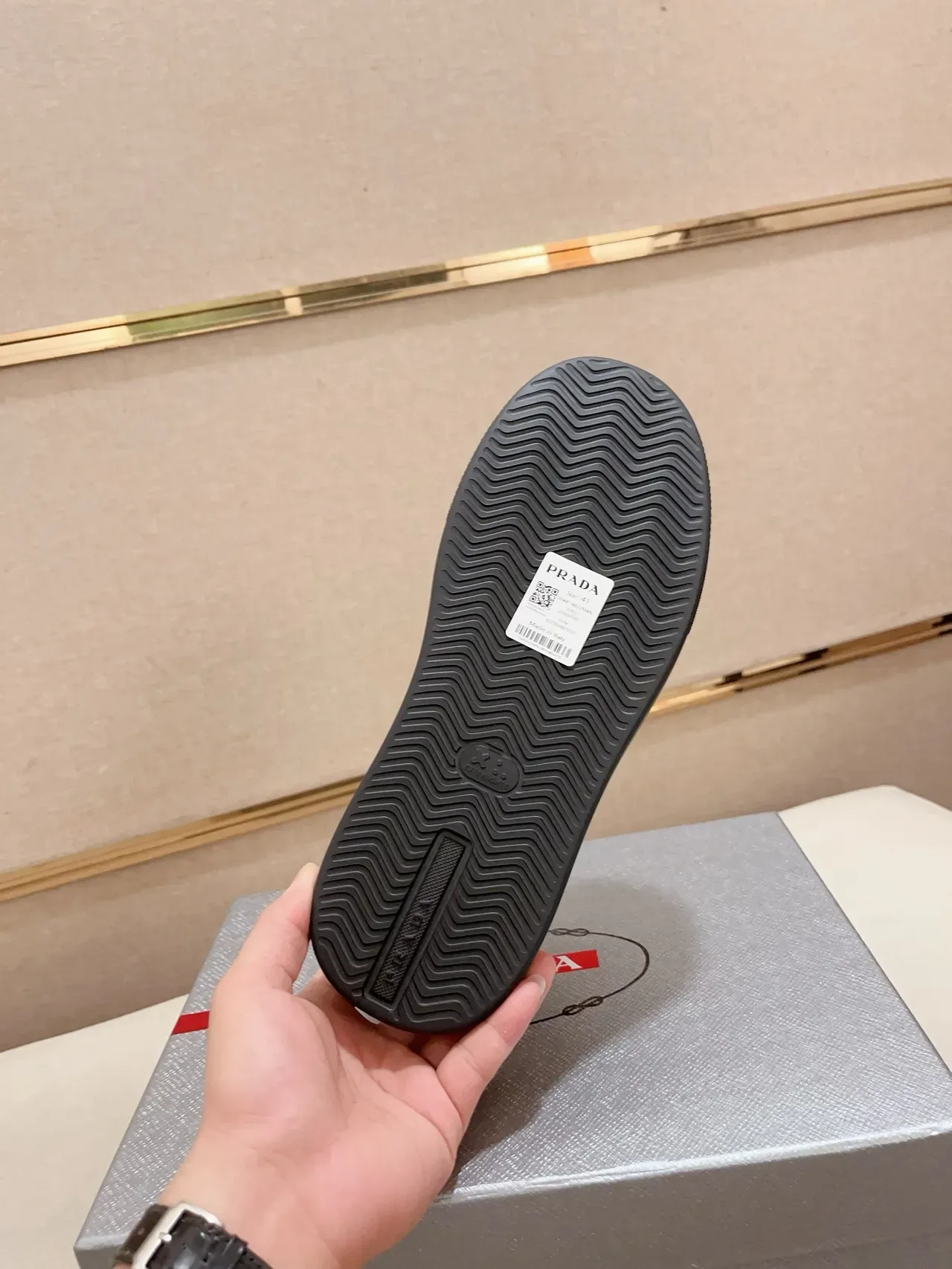 Prada Cloudbust 两色黑白生活方式运动鞋 3
