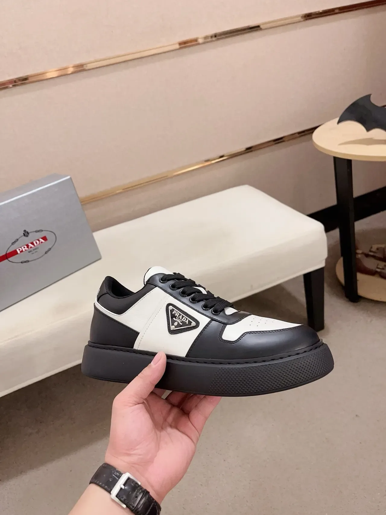 Prada Cloudbust 两色黑白生活方式运动鞋 5
