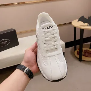 Prada Cloudbust 白色黑色 皮革和纺织鞋面 色调系带 生活方式运动鞋
