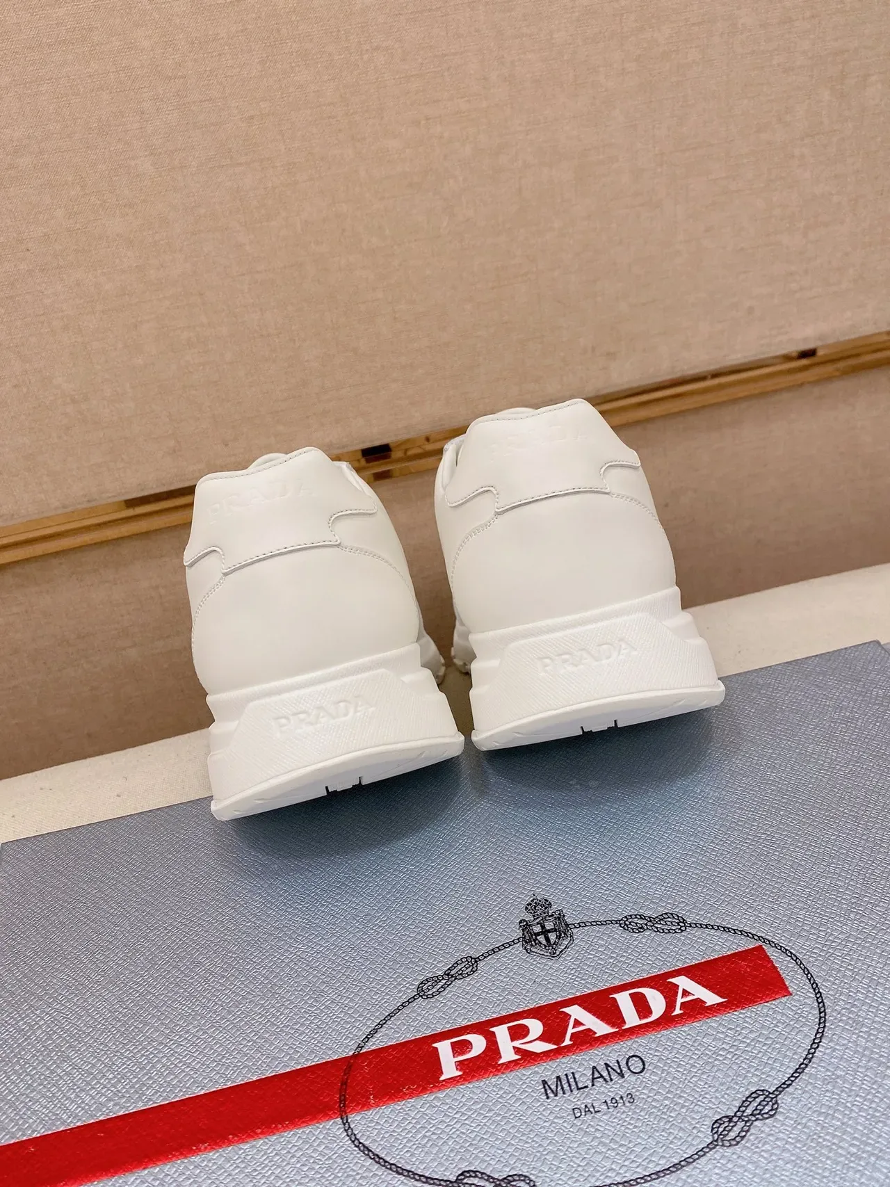 Prada Cloudbust सफेद चमड़े की लाइफस्टाइल स्नीकर 3