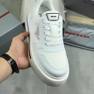 Prada Cloudbust सफेद मेश और चमड़ा लाइफस्टाइल स्नीकर