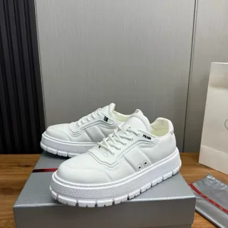 Prada Cloudbust tênis com sola de plataforma branca, upper de couro panelado chunky sneakers