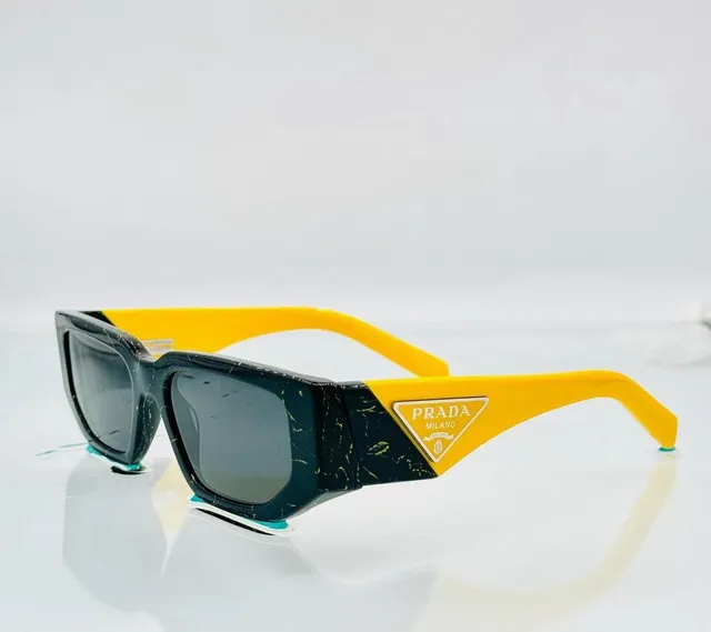 Prada Linea Rossa Gafas de sol negras marrón estrechas rectangulares con esquinas hacia arriba 6