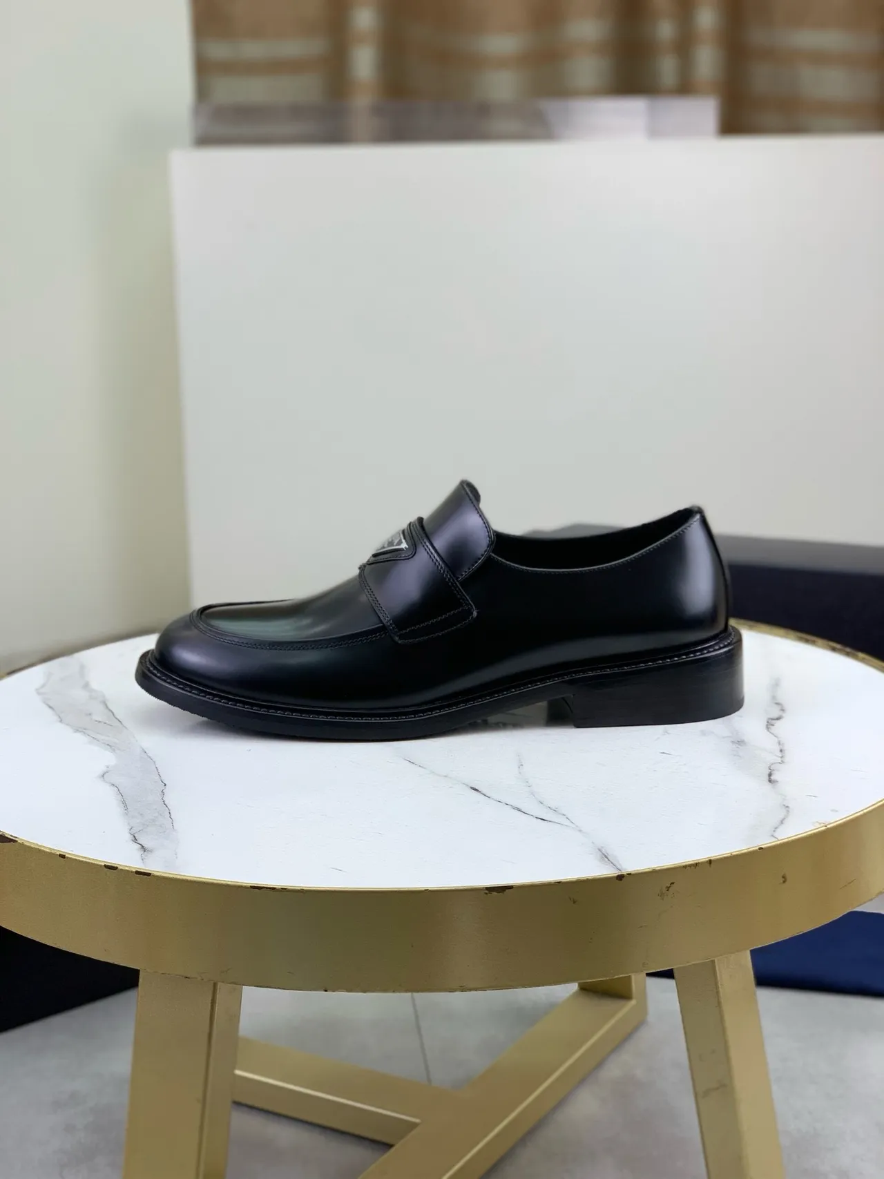 Prada Triangle Logo Loafer Mocasines de Cuero Negro 6