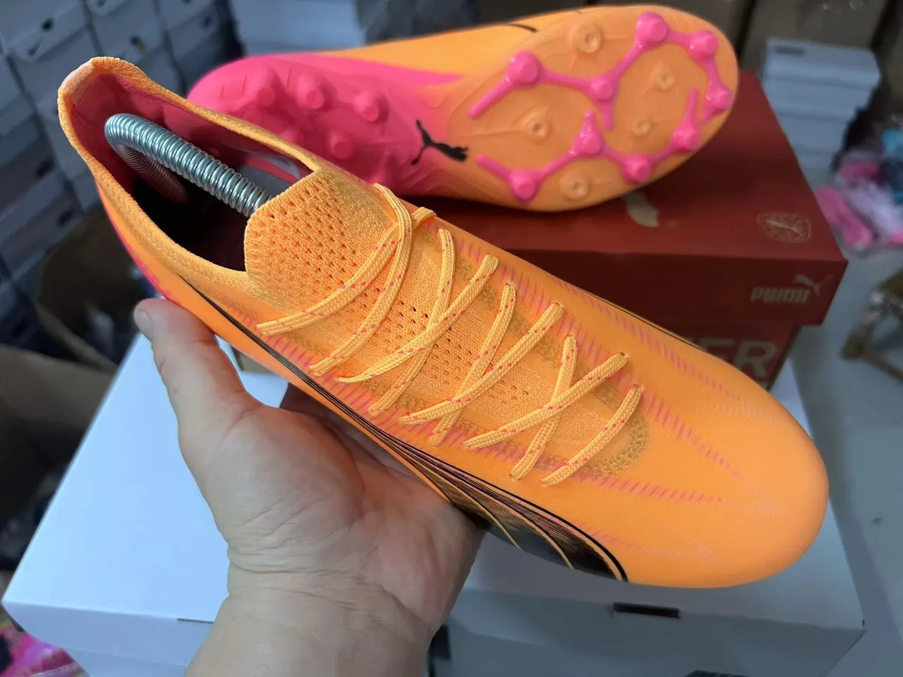 Puma Future Z Faster কমলা গোলাপি দৃঢ় মাটির ফুটবল জুতা 11